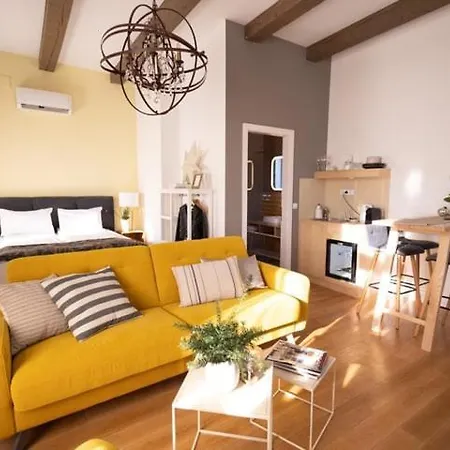 Frida Apartman, Exkluzív Várpanorámával, A Belváros Szívében, Ingyenes Parkolással Veszprém