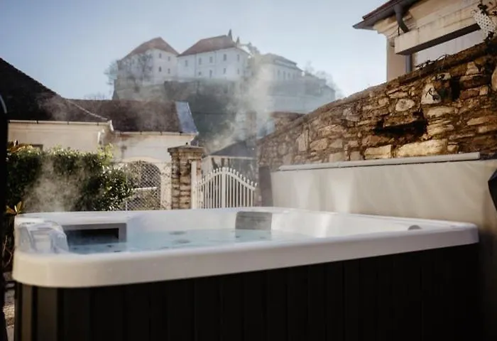 Apartmán Frida Apartman, Exkluziv Varpanoramaval, A Belvaros Sziveben, Ingyenes Parkolassal