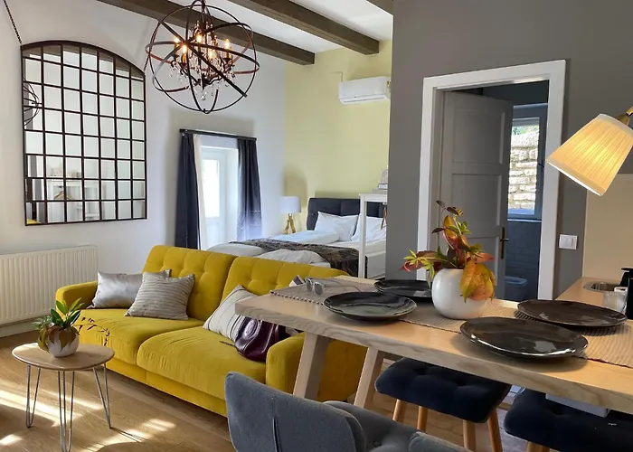 Frida Apartman, Exkluziv Varpanoramaval, A Belvaros Sziveben, Ingyenes Parkolassal Apartmán *